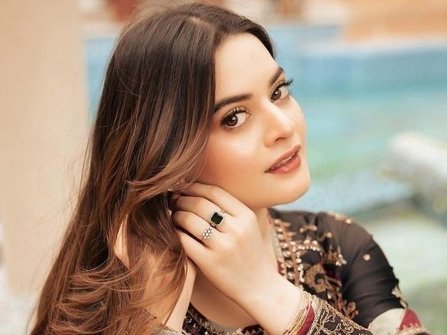اداکارہ منال خان نے مداح کی شادی کی پیشکش کا جواب دے دیا۔